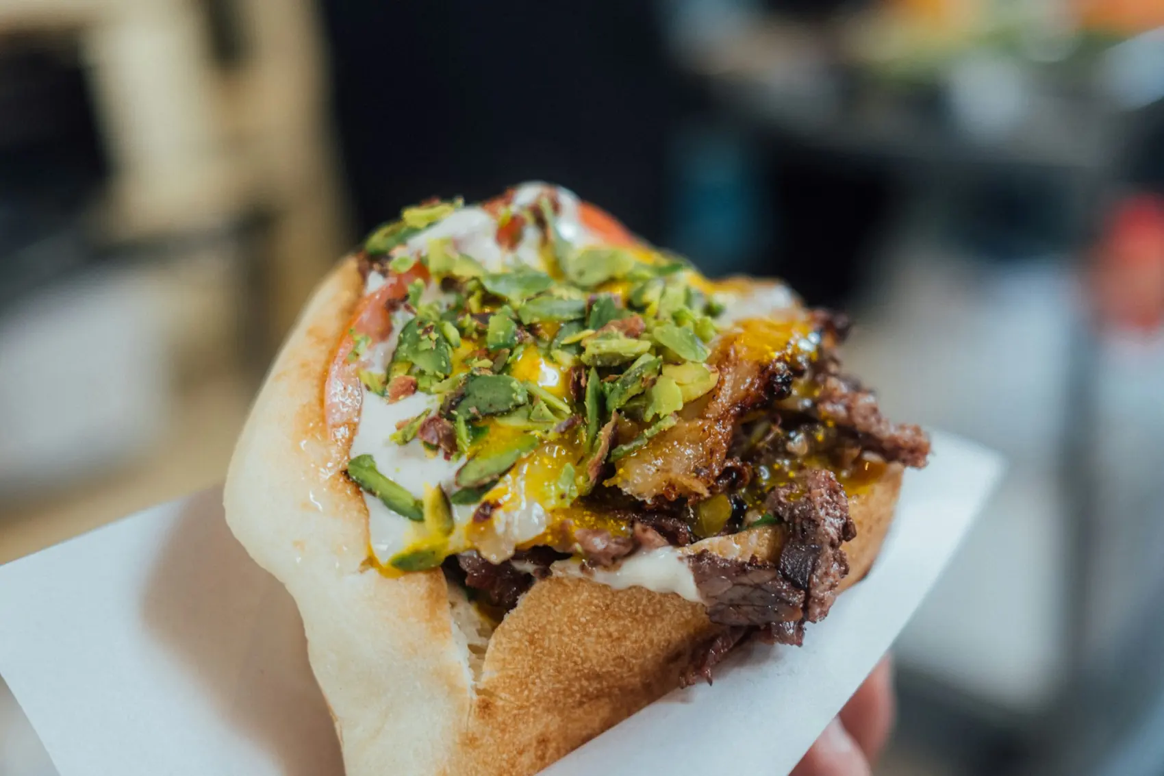 Lamm-Döner im Brot aus eigenem Teig